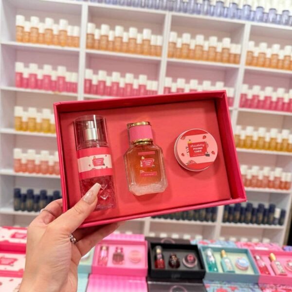 بوكس strawberry pound cake