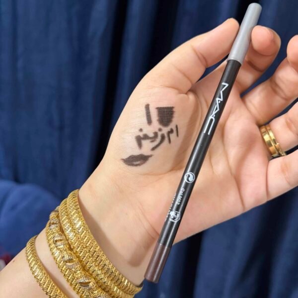 قلم بني تحديد شفايف وايلينر وقلم نمش وكل حاجه😂✨