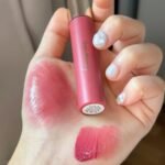 ⁦Lip gloss Rare Beauty 🩷✨⁩ - الصورة ⁦2⁩